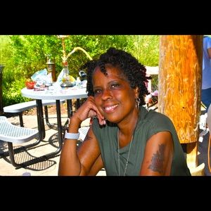 Meet your Posher, Elaine